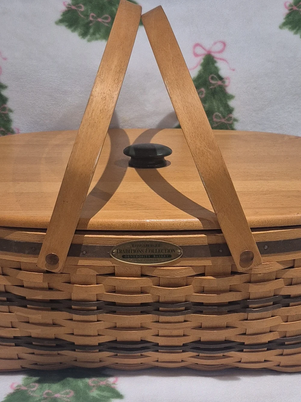 Longaberger Traditions Collection Woven Picnic Basket in Natural Brown